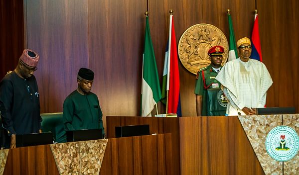 Buhari's 2011 Running Mate, Pastor Tunde Bakare storms APC